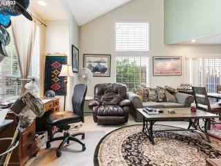 Photo #5: 23040692 Listing