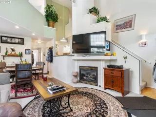 Photo #6: 23040692 Listing