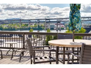 Photo #4: 23042612 Listing