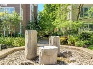 Photo #6: 23042612 Listing