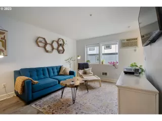 Photo #2: 23043112 Listing 