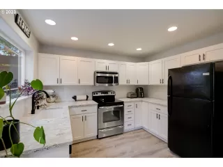 Photo #5: 23043112 Listing 