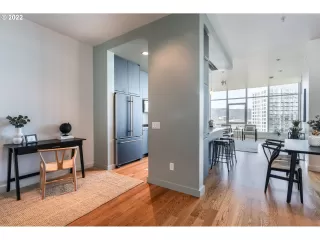 Photo #5: 23044315 Listing