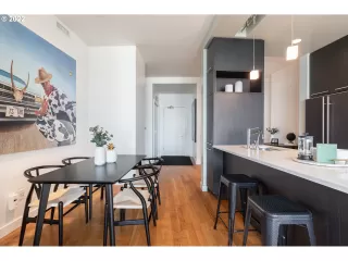 Photo #6: 23044315 Listing