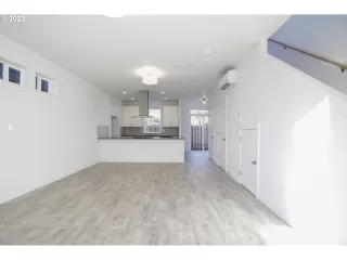 Photo #3: 23046005 Listing 