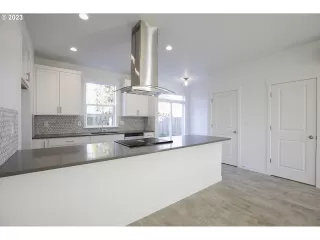 Photo #5: 23046005 Listing 