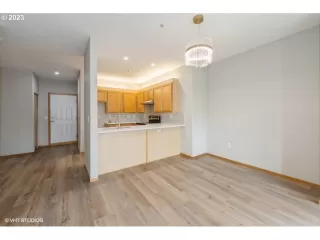 Photo #5: 23046729 Listing