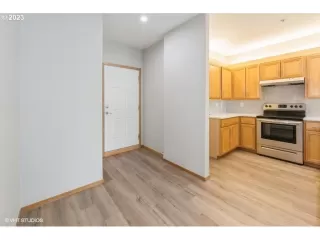 Photo #6: 23046729 Listing