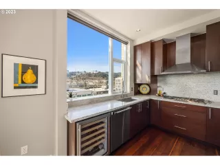 Photo #4: 23046878 Listing