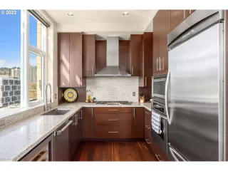 Photo #5: 23046878 Listing