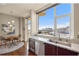 Photo #6: 23046878 Listing