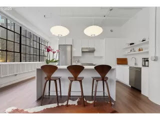 Photo #5: 23047578 Listing 