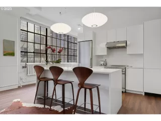 Photo #6: 23047578 Listing 