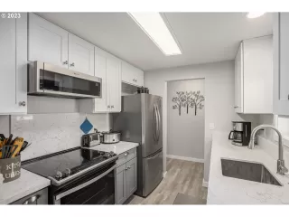 Photo #3: 23048360 Listing 