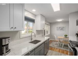 Photo #5: 23048360 Listing 