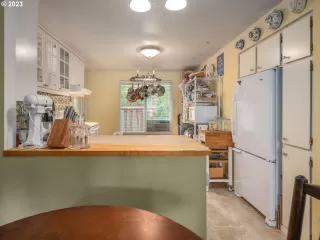 Photo #4: 23048401 Listing