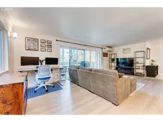 Photo #4: 23048692 Listing 