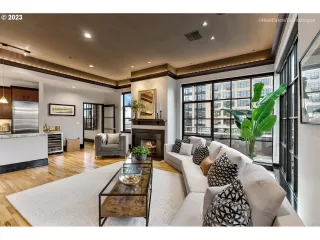 Photo #3: 23049321 Listing