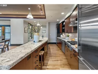 Photo #6: 23049321 Listing