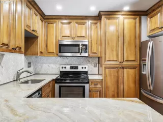 Photo #5: 23049950 Listing