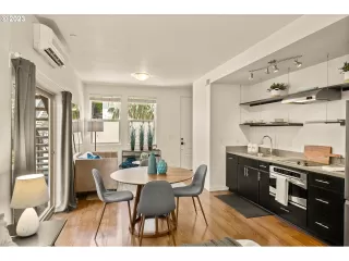 Photo #6: 23049959 Listing 