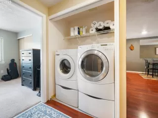 Photo #4: 23050769 Listing