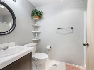 Photo #5: 23050769 Listing