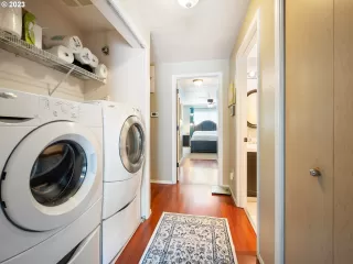 Photo #6: 23050769 Listing