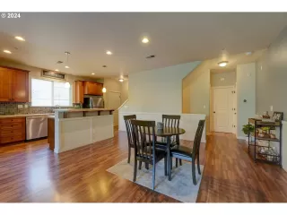 Photo #4: 230511463 Listing