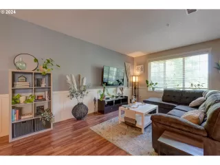 Photo #5: 230511463 Listing