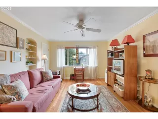 Photo #6: 23051204 Listing