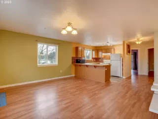 Photo #3: 23051257 Listing