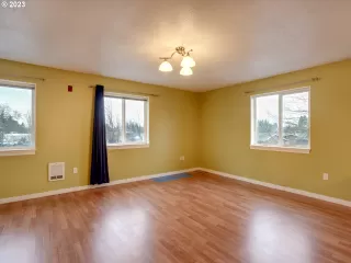 Photo #4: 23051257 Listing