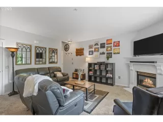 Photo #5: 23051509 Listing