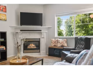 Photo #6: 23051509 Listing