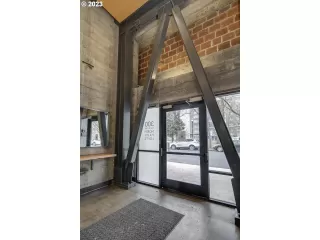 Photo #3: 23051593 Listing 