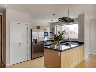 Photo #5: 23051593 Listing 