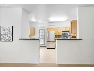 Photo #4: 23051736 Listing