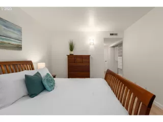 Photo #3: 23051770 Listing