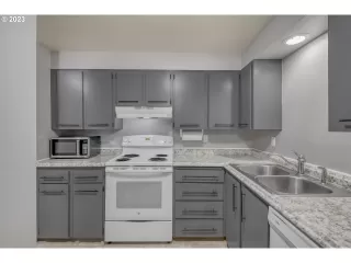 Photo #6: 23052225 Listing