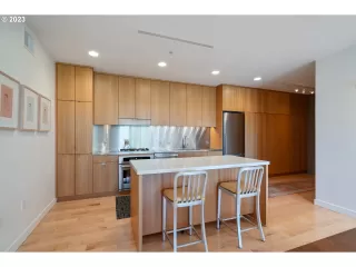 Photo #2: 23052475 Listing