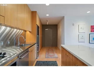 Photo #3: 23052475 Listing