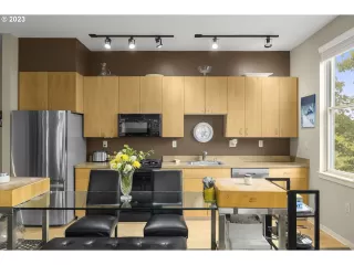 Photo #4: 23052821 Listing