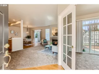 Photo #4: 23053633 Listing