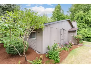 Photo #1: 23054950 Listing