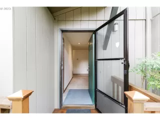 Photo #3: 23054950 Listing