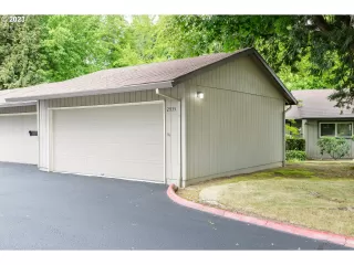 Photo #4: 23054950 Listing