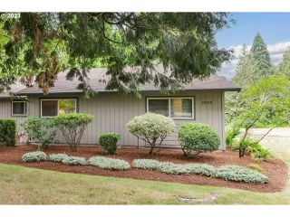 Photo #6: 23054950 Listing