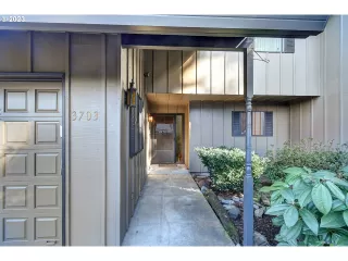 Photo #4: 23055778 Listing