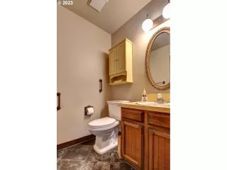 Photo #6: 23055778 Listing